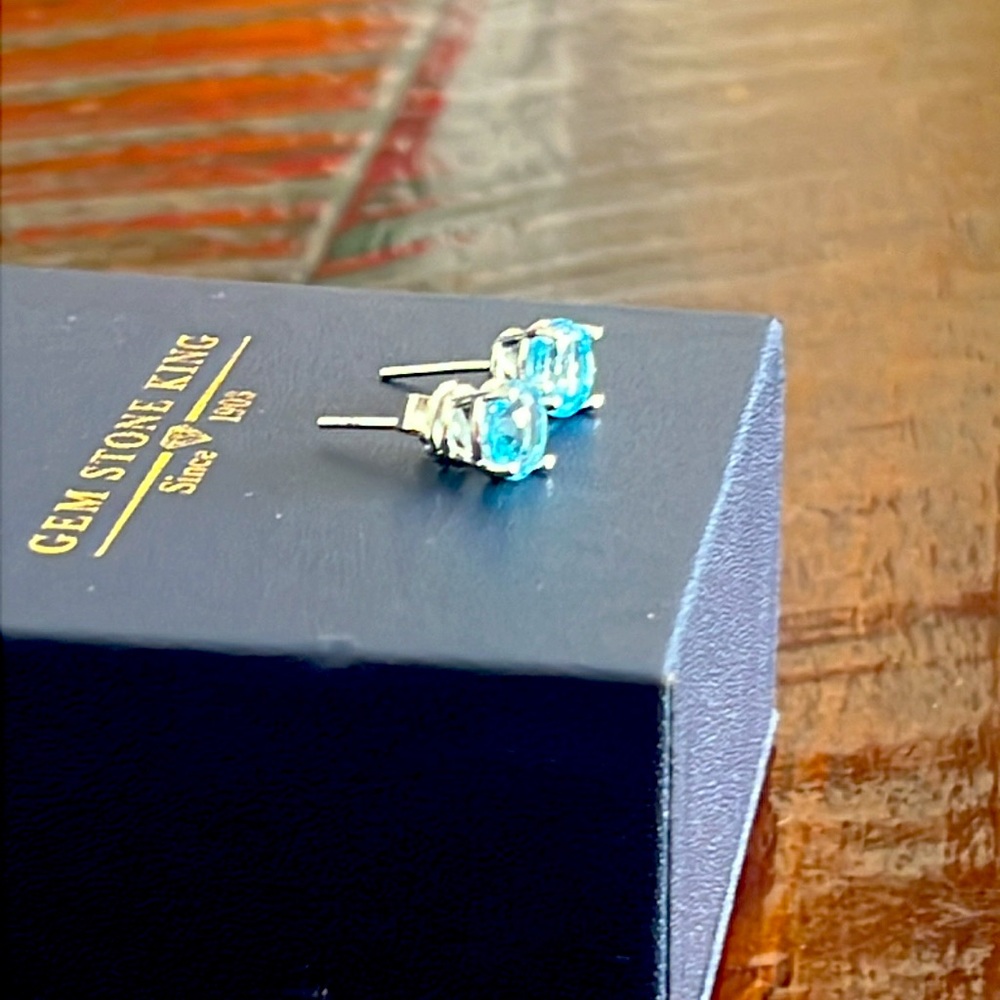 STUD EARRINGS - Picture 3 of 5